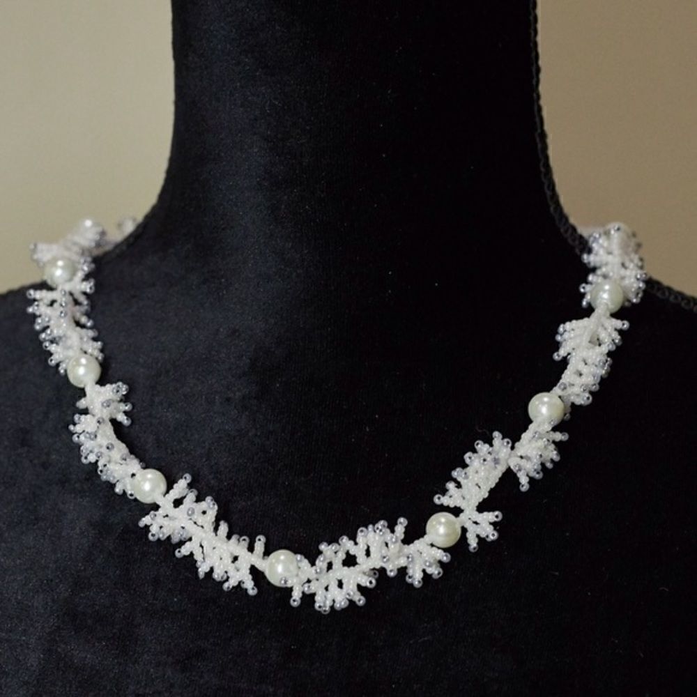 Bridal white seed bead necklace with pearls